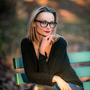 Meet your Posher, Eliza